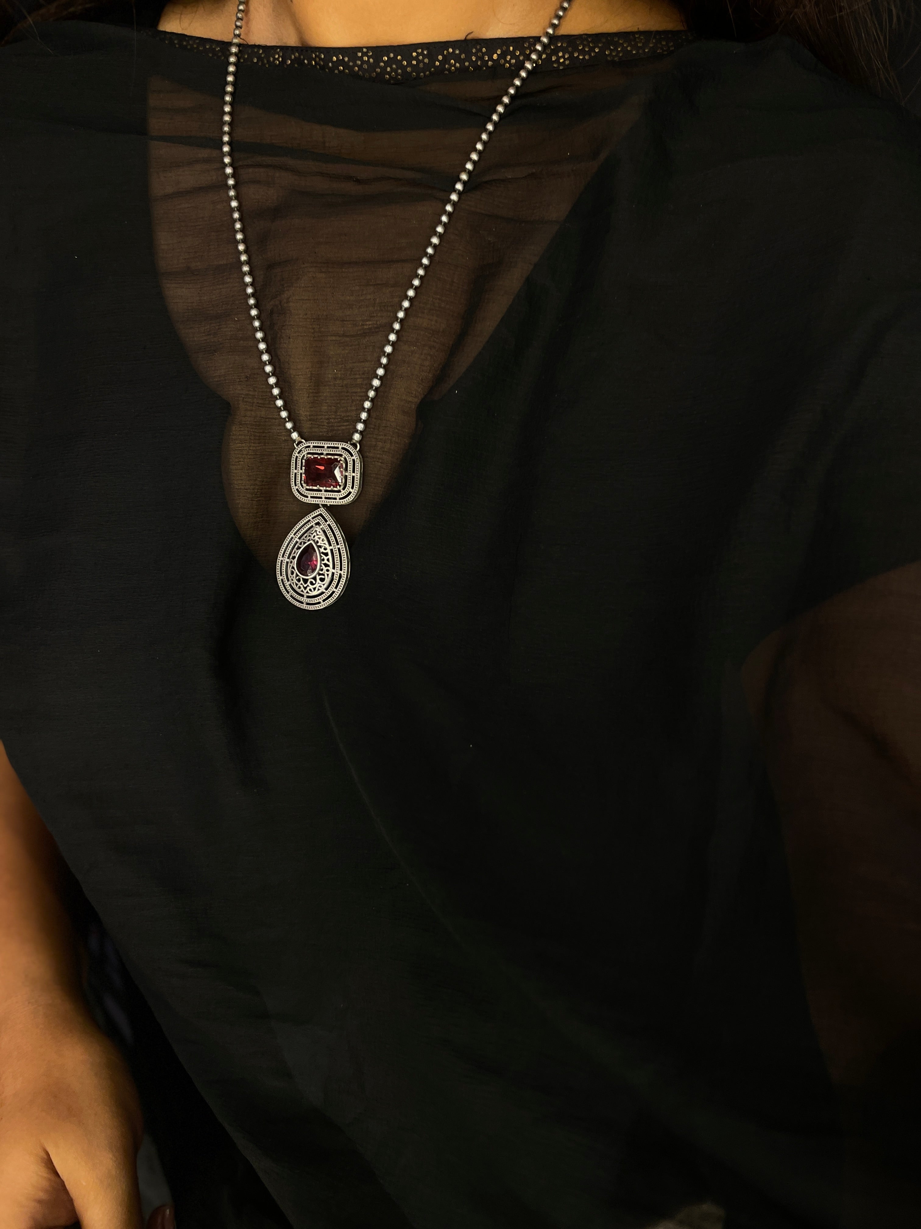 Gayatri Teardrop Pendant Necklace Set - Burgundy