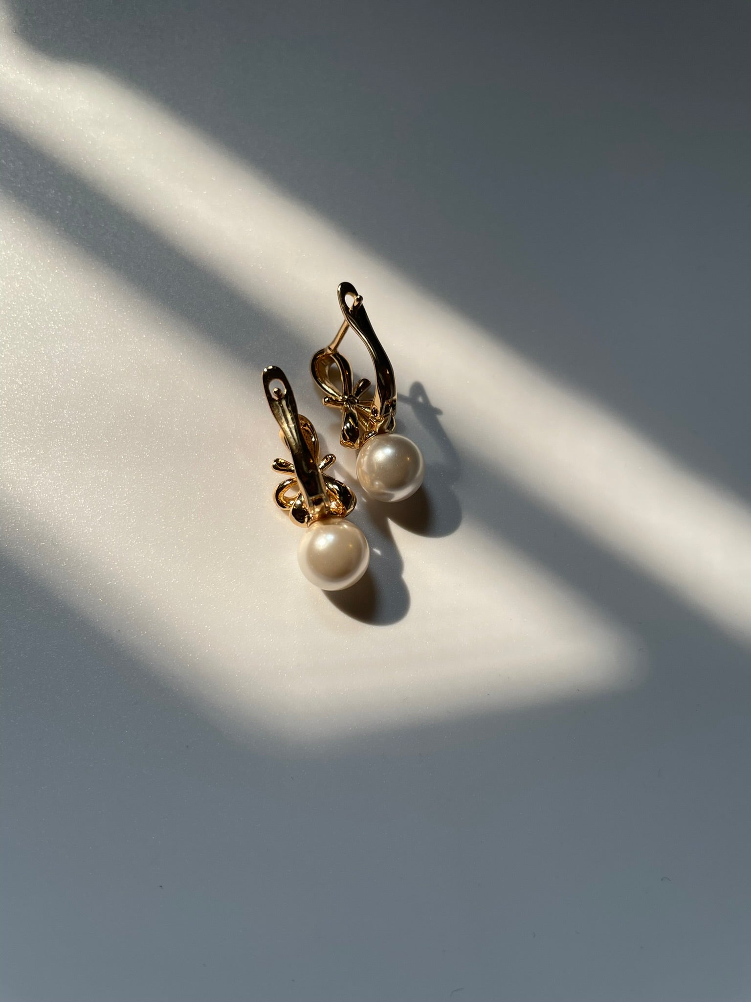 Pearl & Bow Clasp Earrings