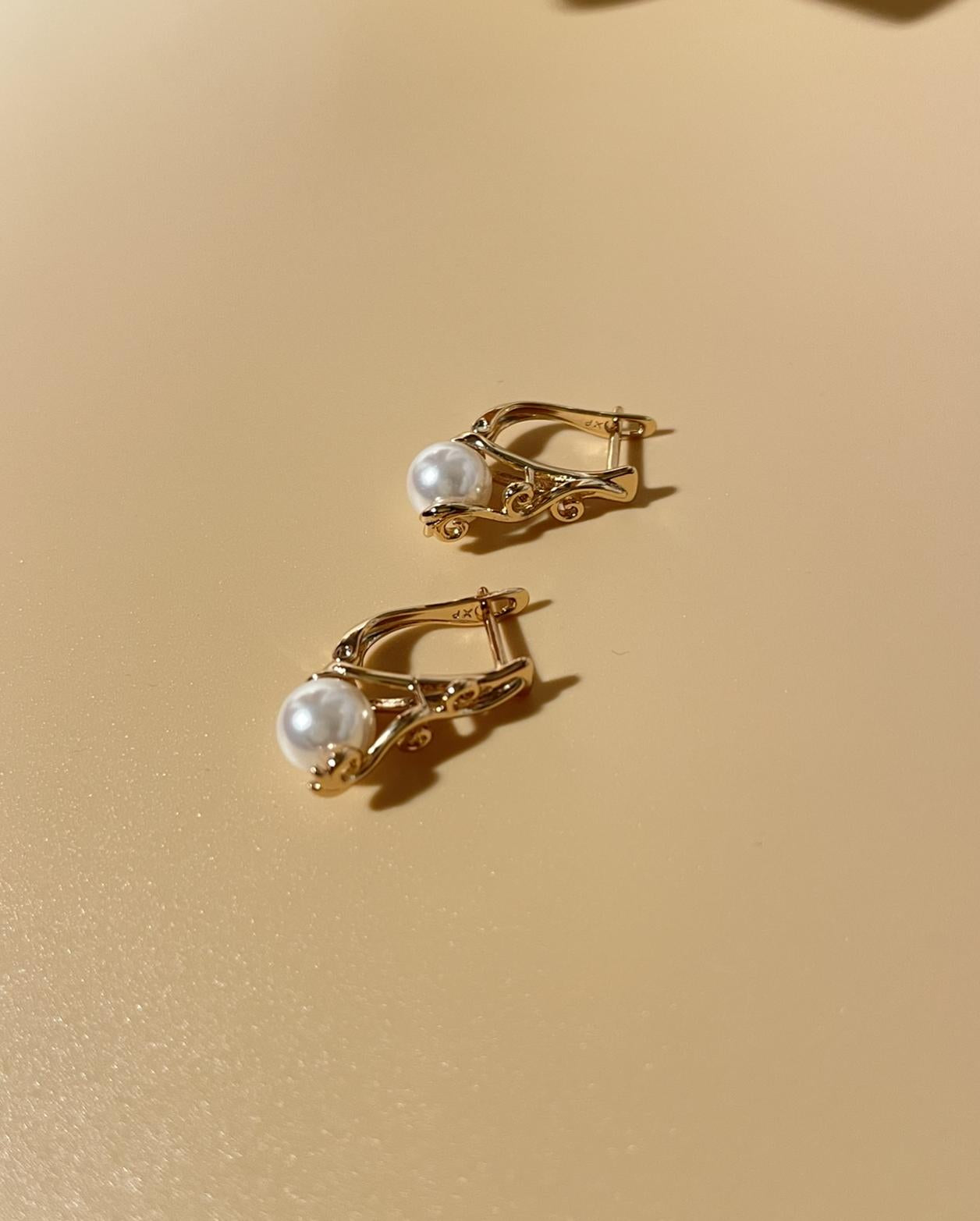 Pearl & Vine Clasp Earrings