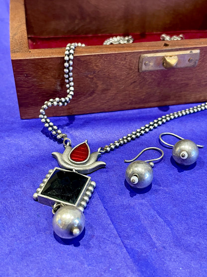 Dual Lotus Drop Necklace Set - Maroon & Black