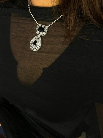 Gayatri Teardrop Pendant Necklace Set - Black