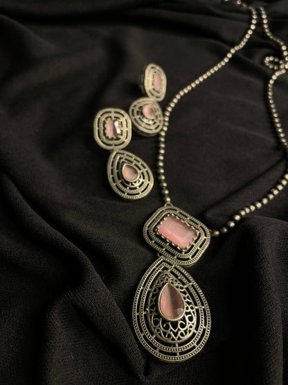 Gayatri Teardrop Pendant Necklace Set - Blush Pink