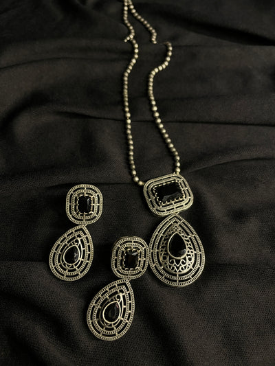 Gayatri Teardrop Pendant Necklace Set - Black