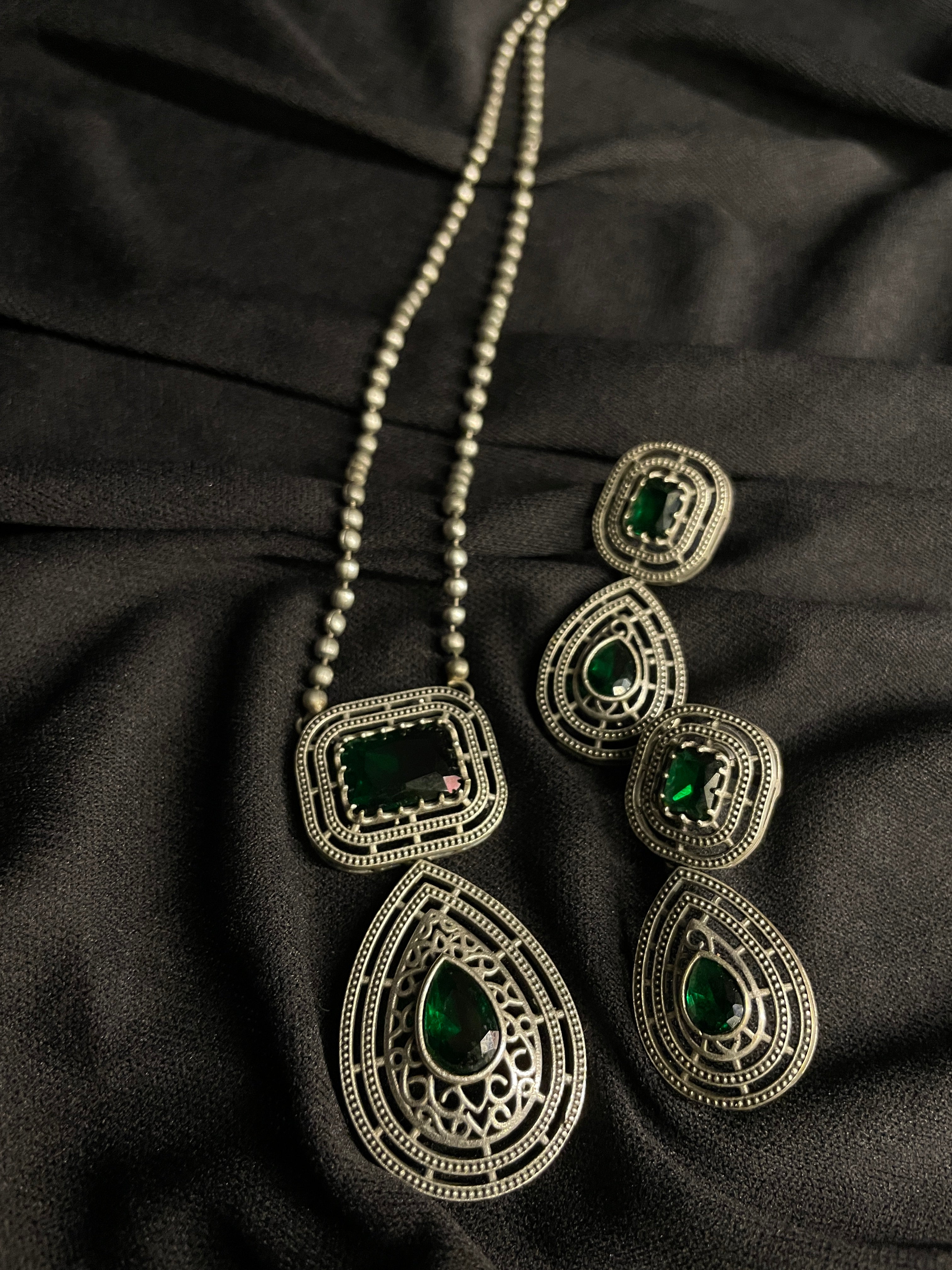 Gayatri Teardrop Pendant Necklace Set - Emerald Green