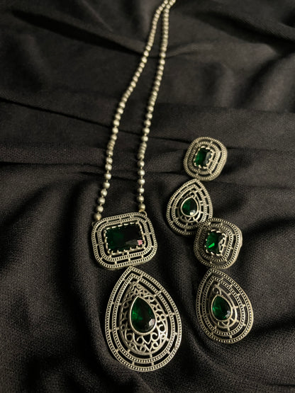 Gayatri Teardrop Pendant Necklace Set - Emerald Green