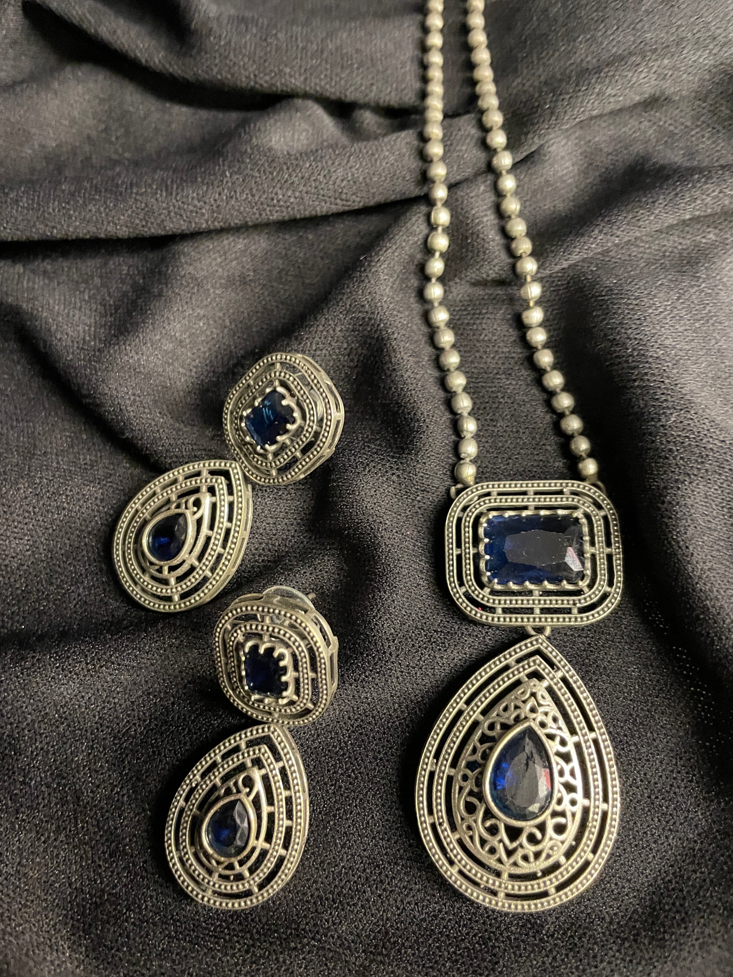 Gayatri Teardrop Pendant Necklace Set - Royal Blue