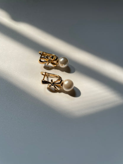 Pearl & Bow Clasp Earrings