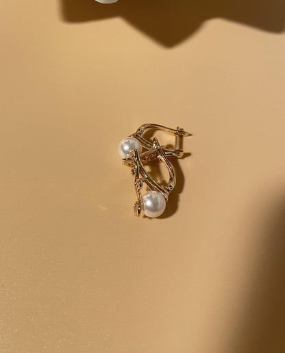 Pearl & Vine Clasp Earrings