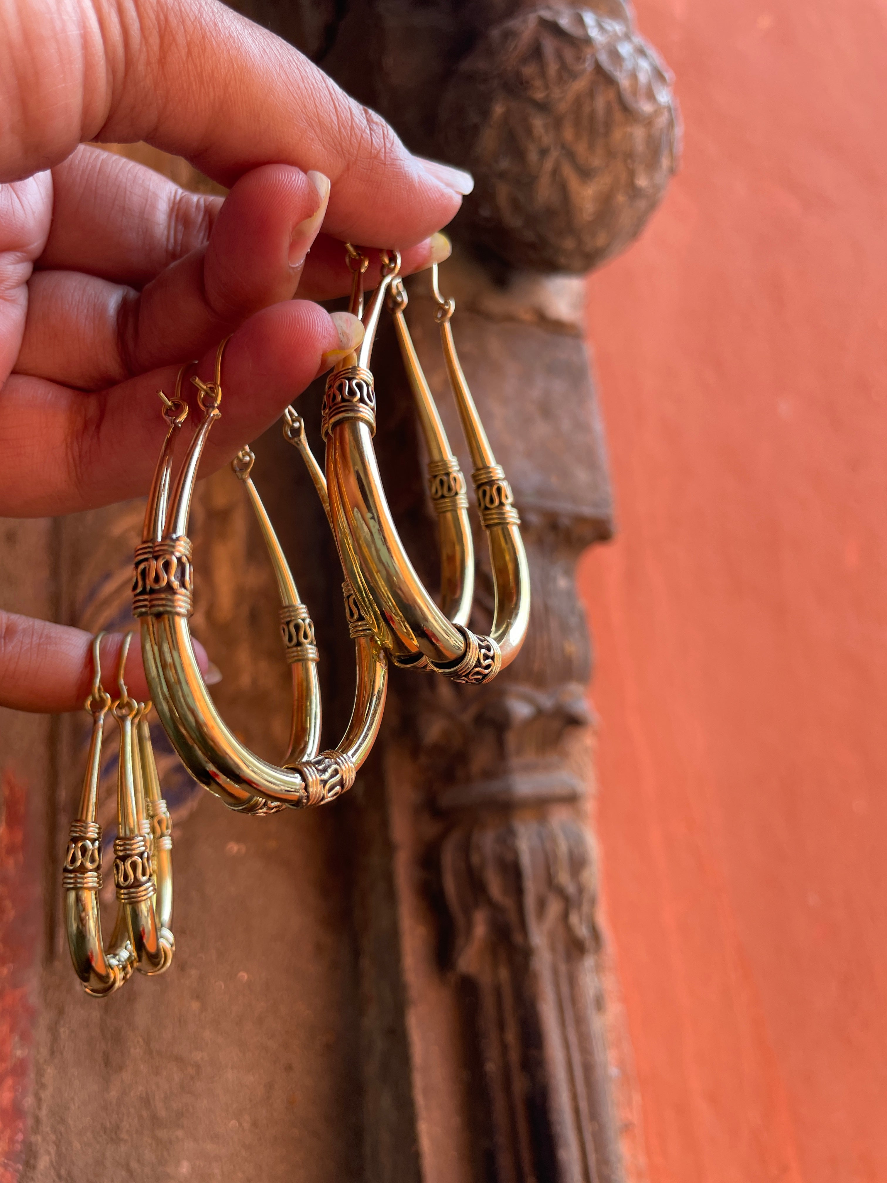 Maharani Hand-Moulded Brass Baali - Medium